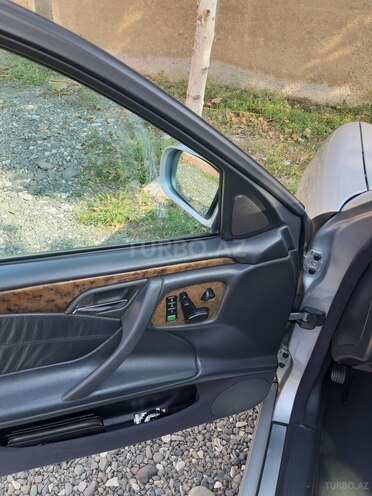Mercedes E 320 2001, 256,780 km - 3.2 l - Bakı