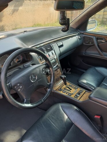 Mercedes E 320 2001, 256,780 km - 3.2 l - Bakı
