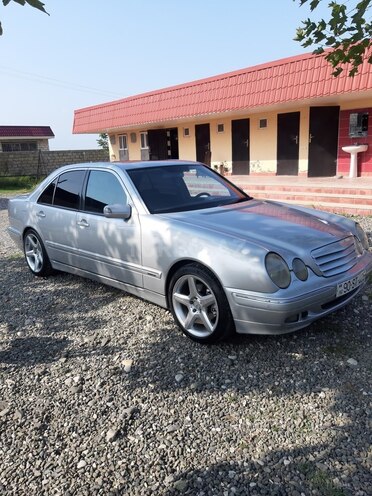 Mercedes E 320 2001, 256,780 km - 3.2 l - Bakı