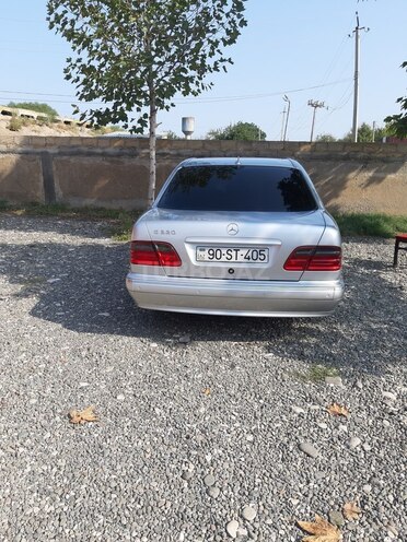Mercedes E 320 2001, 256,780 km - 3.2 l - Bakı