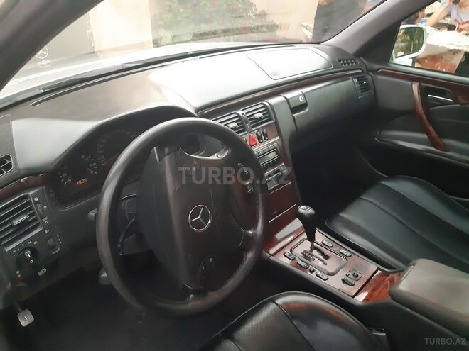 Mercedes E 220 2001, 373,000 km - 2.2 l - Bakı