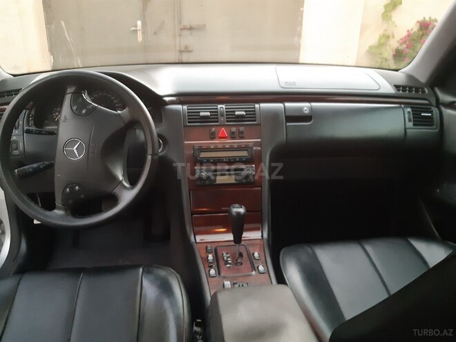 Mercedes E 220 2001, 373,000 km - 2.2 l - Bakı