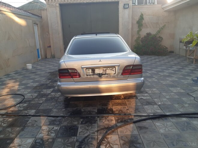 Mercedes E 220 2001, 373,000 km - 2.2 l - Bakı