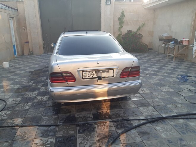 Mercedes E 220 2001, 373,000 km - 2.2 l - Bakı