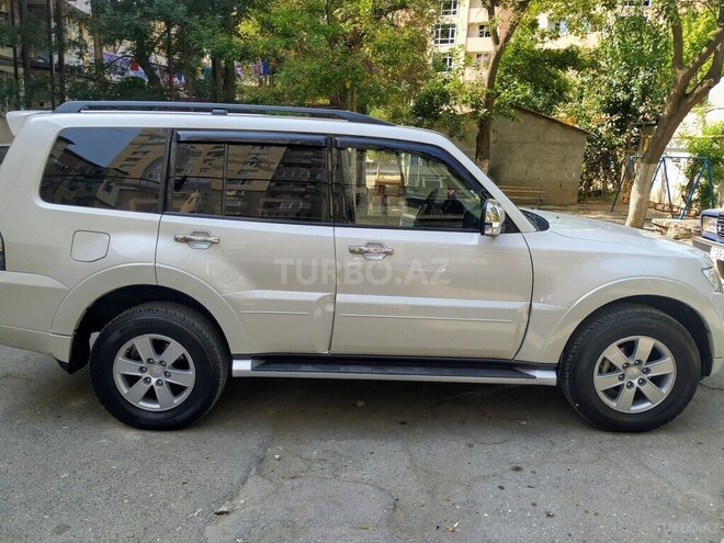 Mitsubishi Pajero 2011, 72,500 km - 3.5 l - Bakı