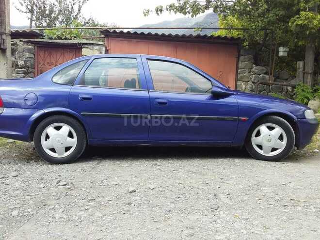 Opel Vectra 1997, 200,000 km - 1.6 л - Qax