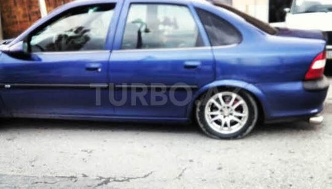 Opel Vectra 1997, 200,000 km - 1.6 л - Qax