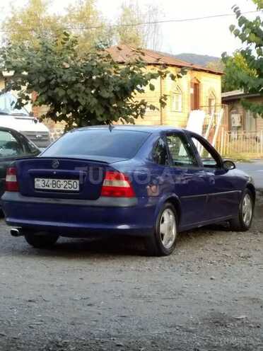 Opel Vectra 1997, 200,000 km - 1.6 л - Qax