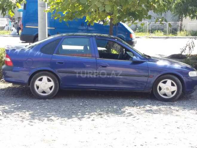 Opel Vectra 1997, 200,000 km - 1.6 л - Qax