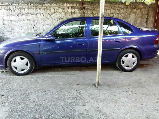Opel Vectra 1997, 200,000 km - 1.6 л - Qax