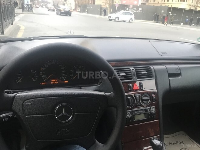 Mercedes E 240 1998, 256,000 km - 2.4 л - Bakı