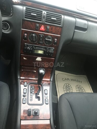 Mercedes E 240 1998, 256,000 km - 2.4 л - Bakı