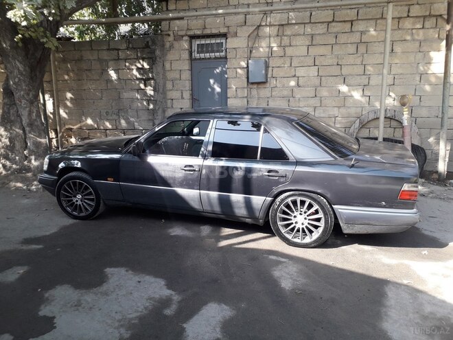 Mercedes E 220 1995, 312,000 km - 2.2 л - Bakı