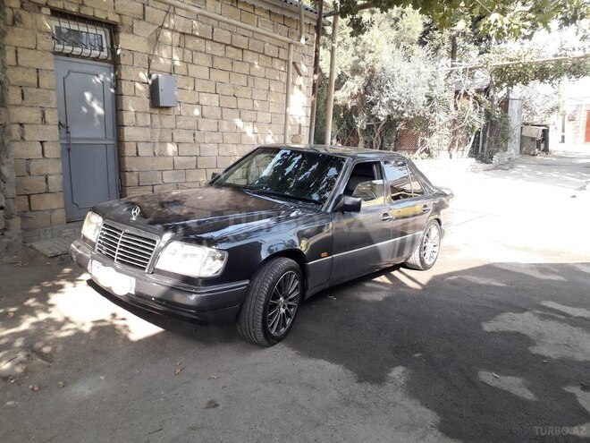 Mercedes E 220 1995, 312,000 km - 2.2 л - Bakı
