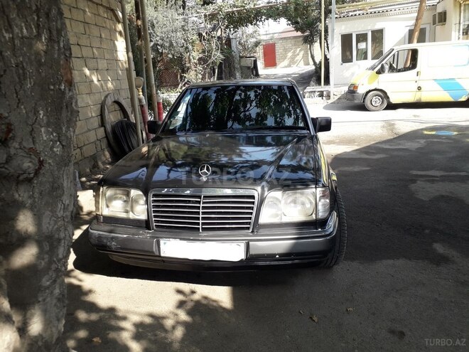 Mercedes E 220 1995, 312,000 km - 2.2 л - Bakı