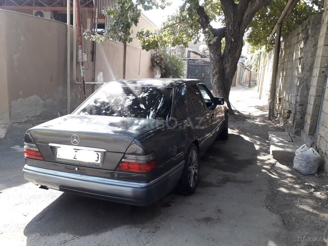 Mercedes E 220 1995, 312,000 km - 2.2 л - Bakı