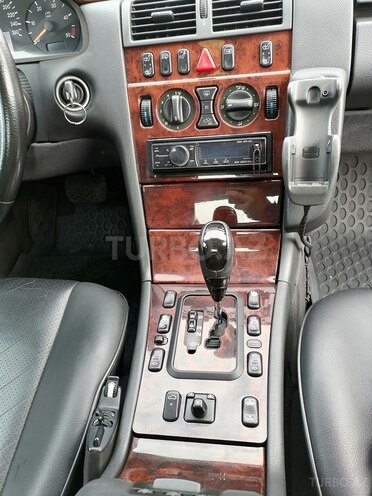 Mercedes E 220 2000, 269,000 km - 2.2 l - Bakı