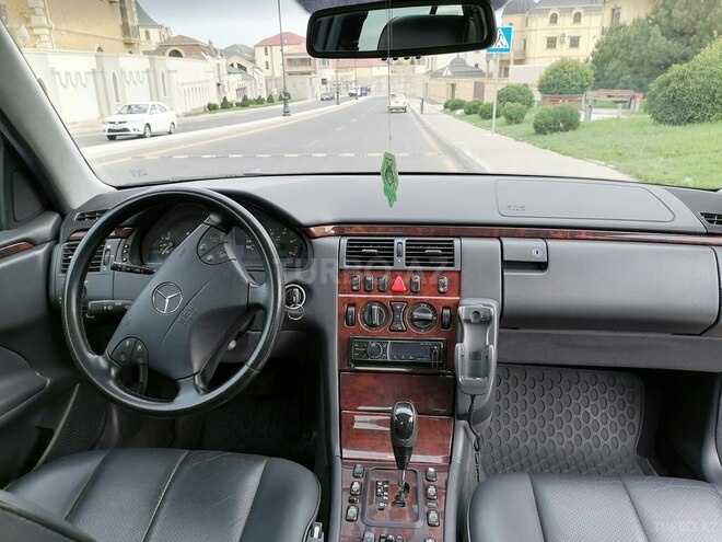 Mercedes E 220 2000, 269,000 km - 2.2 l - Bakı
