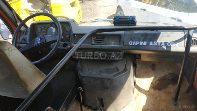 Mercedes 208 D 1992, 235,000 km - 2.3 l - Bakı