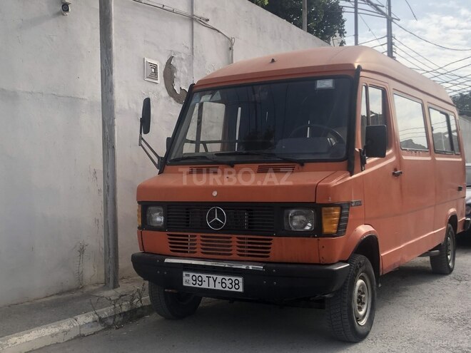 Mercedes 208 D 1992, 235,000 km - 2.3 l - Bakı