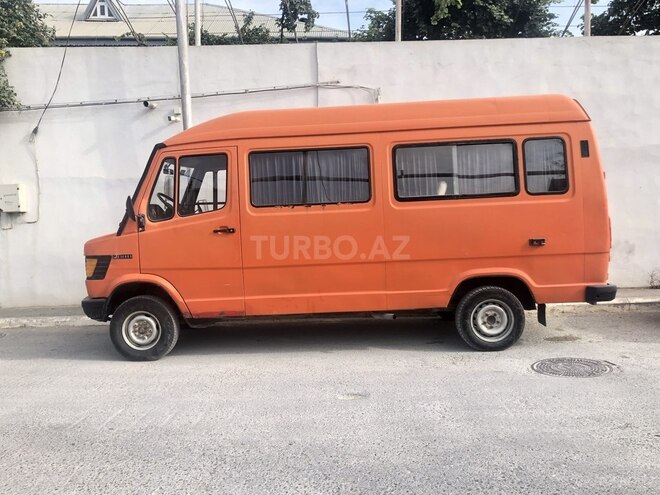 Mercedes 208 D 1992, 235,000 km - 2.3 l - Bakı