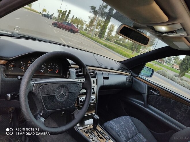 Mercedes E 240 1999, 168,000 km - 2.4 л - Bakı