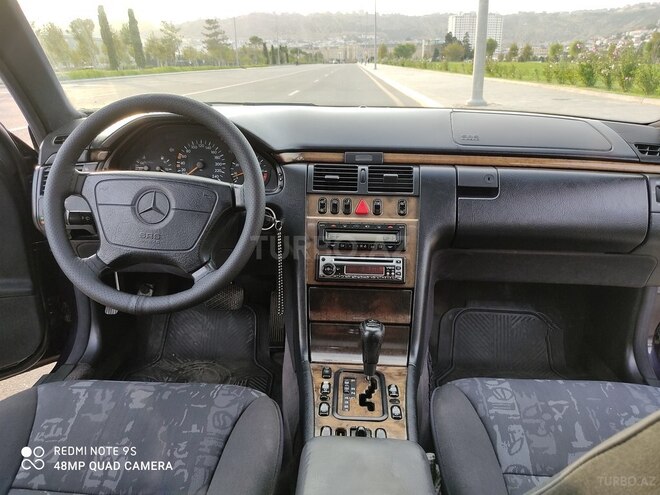 Mercedes E 240 1999, 168,000 km - 2.4 л - Bakı