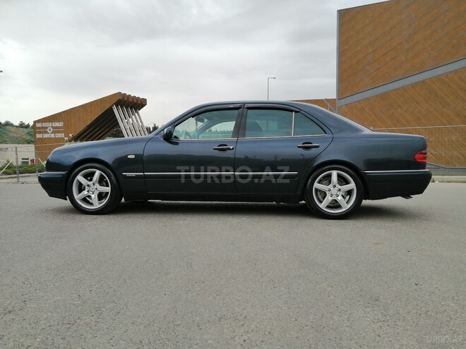 Mercedes E 240 1999, 329,500 km - 2.4 l - Bakı