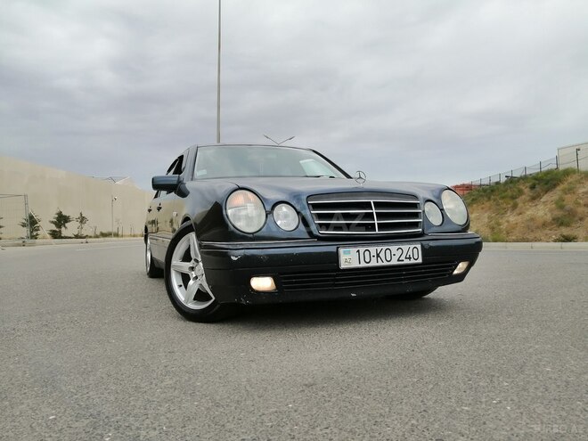 Mercedes E 240 1999, 329,500 km - 2.4 l - Bakı