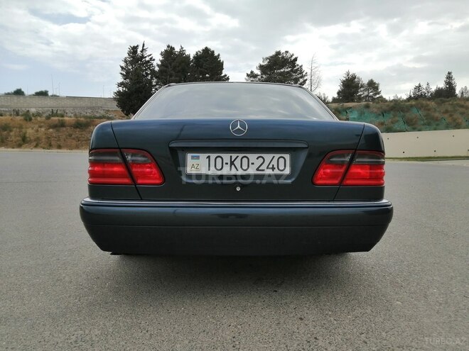 Mercedes E 240 1999, 329,500 km - 2.4 l - Bakı