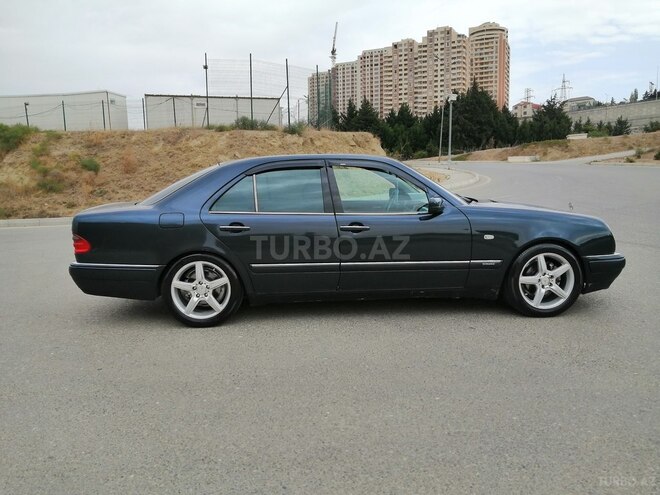 Mercedes E 240 1999, 329,500 km - 2.4 l - Bakı