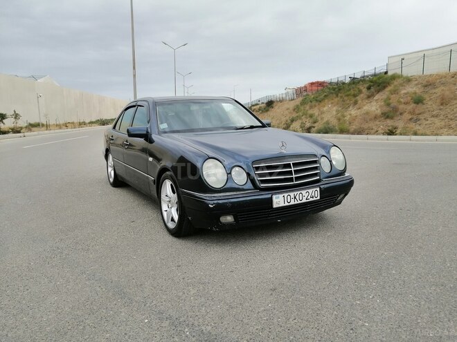 Mercedes E 240 1999, 329,500 km - 2.4 l - Bakı