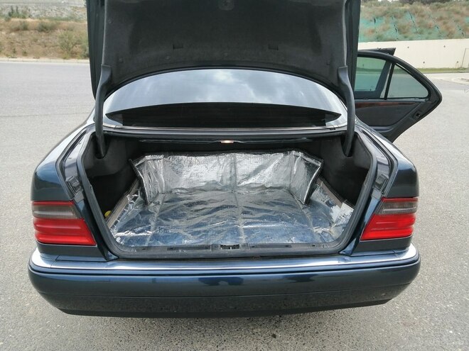 Mercedes E 240 1999, 329,500 km - 2.4 l - Bakı