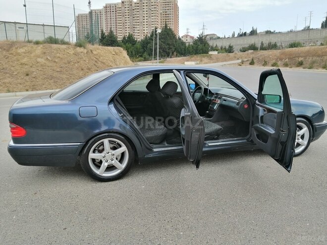 Mercedes E 240 1999, 329,500 km - 2.4 l - Bakı