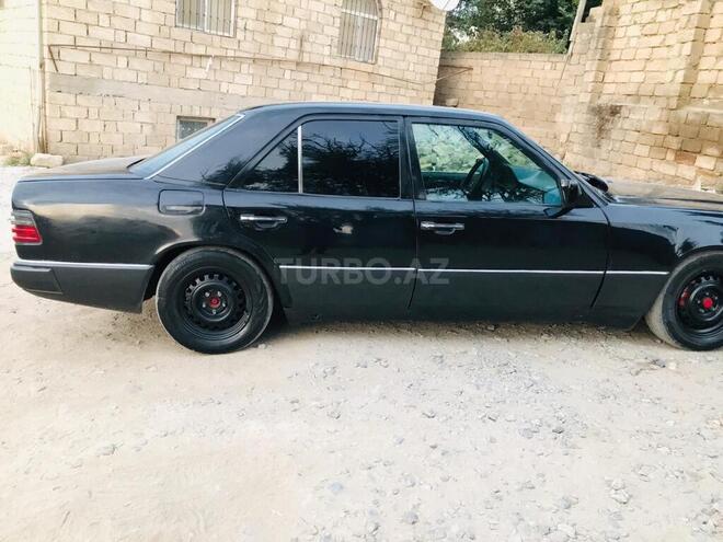 Mercedes E 220 1995, 306,402 km - 2.2 л - Sumqayıt