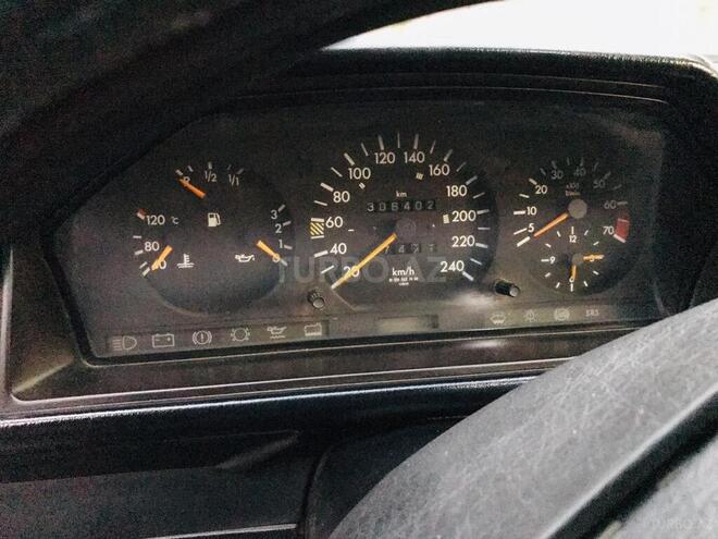 Mercedes E 220 1995, 306,402 km - 2.2 л - Sumqayıt
