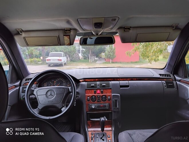 Mercedes E 200 1998, 350,000 km - 2.0 l - Xaçmaz