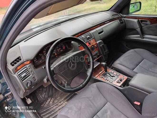 Mercedes E 200 1998, 350,000 km - 2.0 l - Xaçmaz