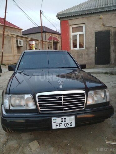 Mercedes E 220 1995, 265,480 km - 2.2 l - Bakı