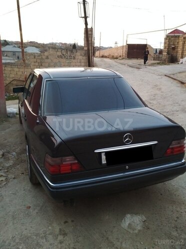Mercedes E 220 1995, 265,480 km - 2.2 l - Bakı