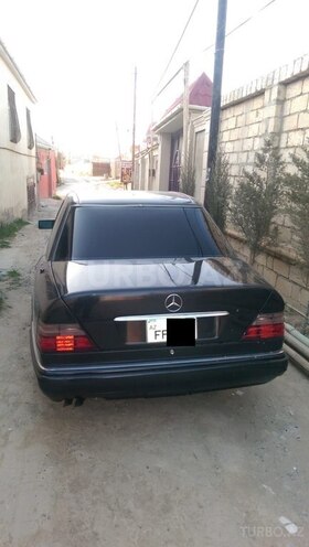 Mercedes E 220 1995, 265,480 km - 2.2 l - Bakı