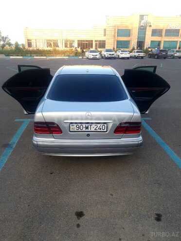 Mercedes E 240 2001, 301,000 km - 2.4 л - Sumqayıt