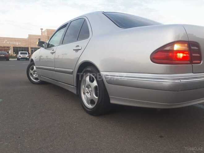 Mercedes E 240 2001, 301,000 km - 2.4 л - Sumqayıt