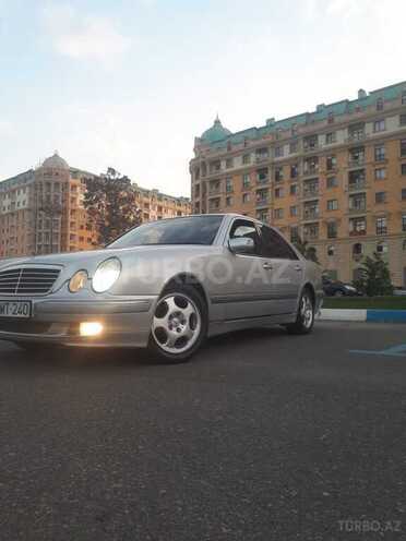 Mercedes E 240 2001, 301,000 km - 2.4 л - Sumqayıt