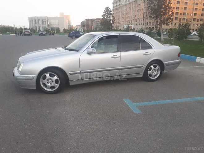 Mercedes E 240 2001, 301,000 km - 2.4 л - Sumqayıt