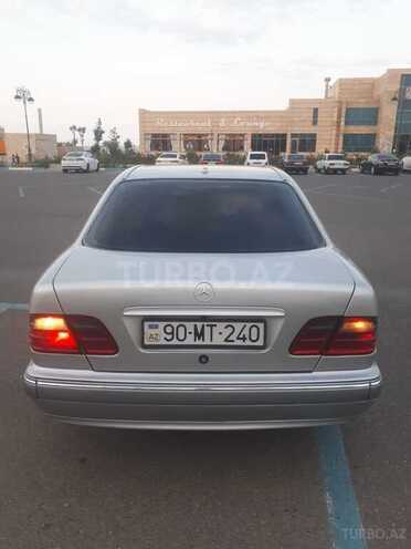 Mercedes E 240 2001, 301,000 km - 2.4 л - Sumqayıt
