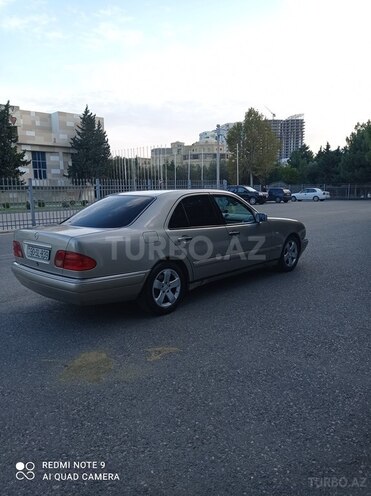 Mercedes E 240 1998, 389,000 km - 2.4 l - Bakı