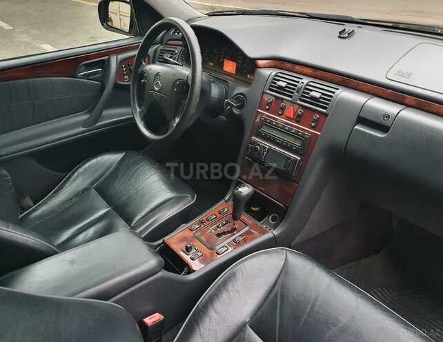 Mercedes E 320 1999, 298,000 km - 3.2 l - Bakı