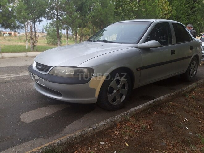Opel Vectra 1996, 275,550 km - 1.6 l - Yevlax