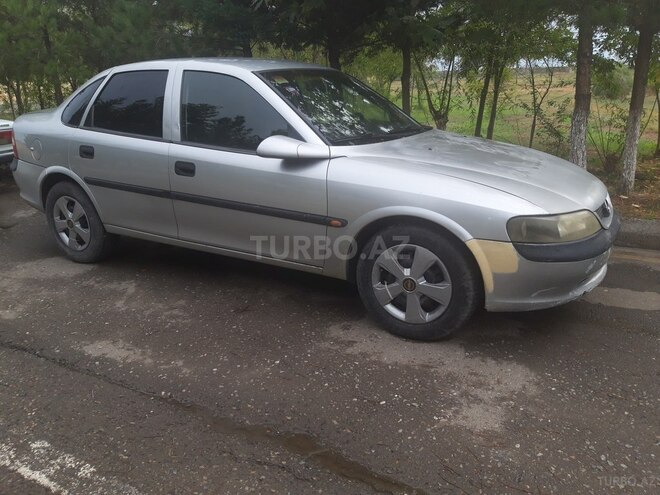 Opel Vectra 1996, 275,550 km - 1.6 l - Yevlax